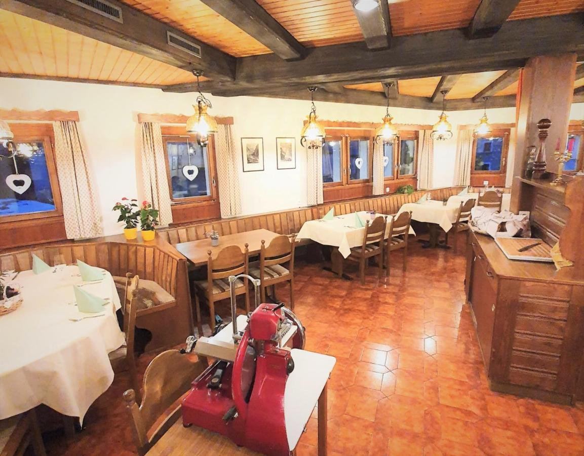 Hotel-Restaurant Grina Simplon Esterno foto